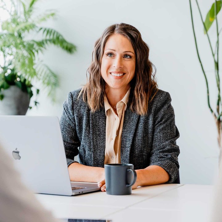 Employé EDP solution éclairage et électrique